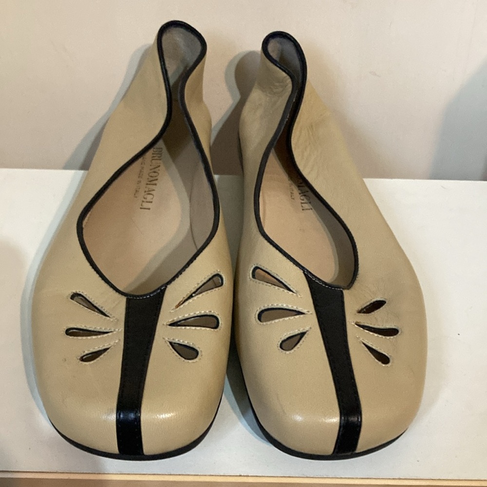 Bruno Magli Cut out Flats